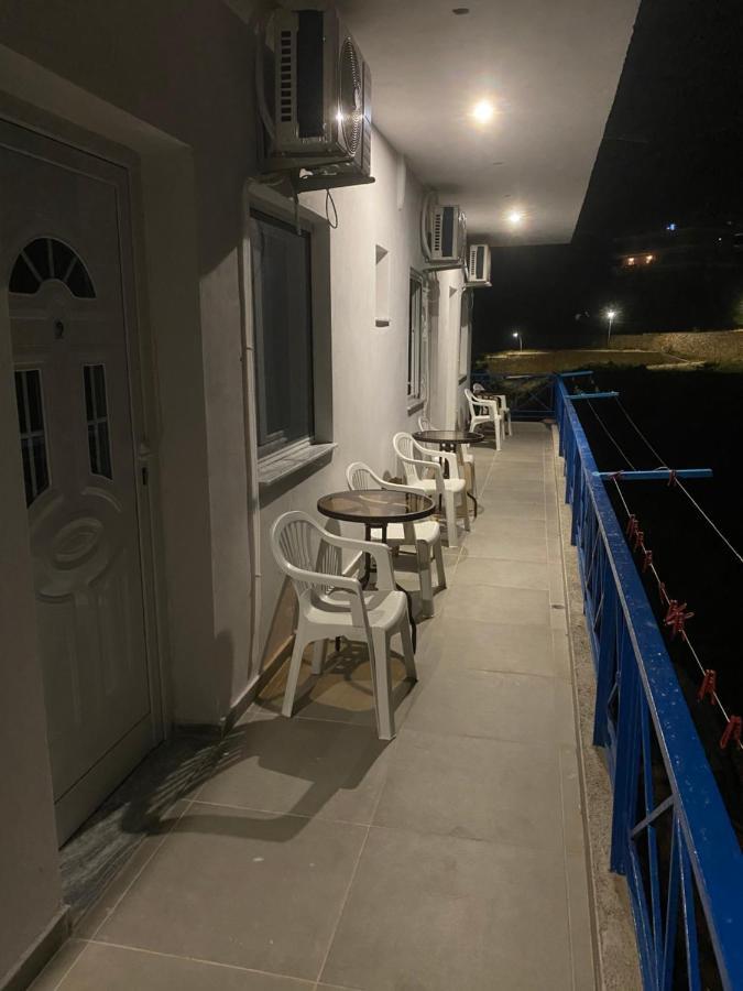 Eleni'S Holiday Rooms Himare Exterior photo